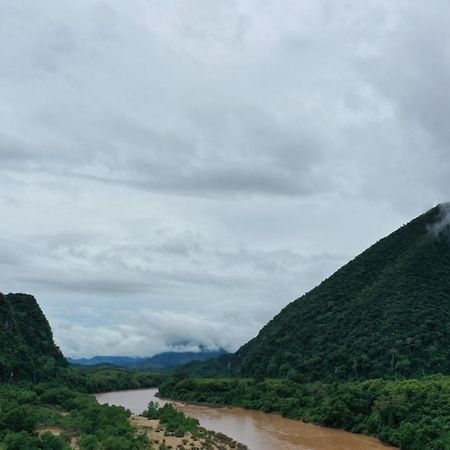 Pdv Guesthouse Muang Ngoi Екстериор снимка