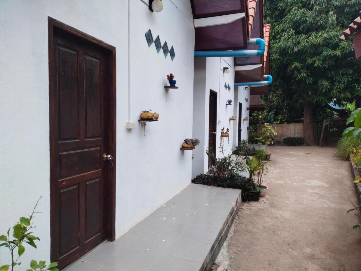 Pdv Guesthouse Muang Ngoi Екстериор снимка