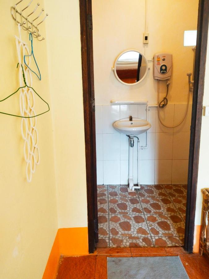 Pdv Guesthouse Muang Ngoi Екстериор снимка
